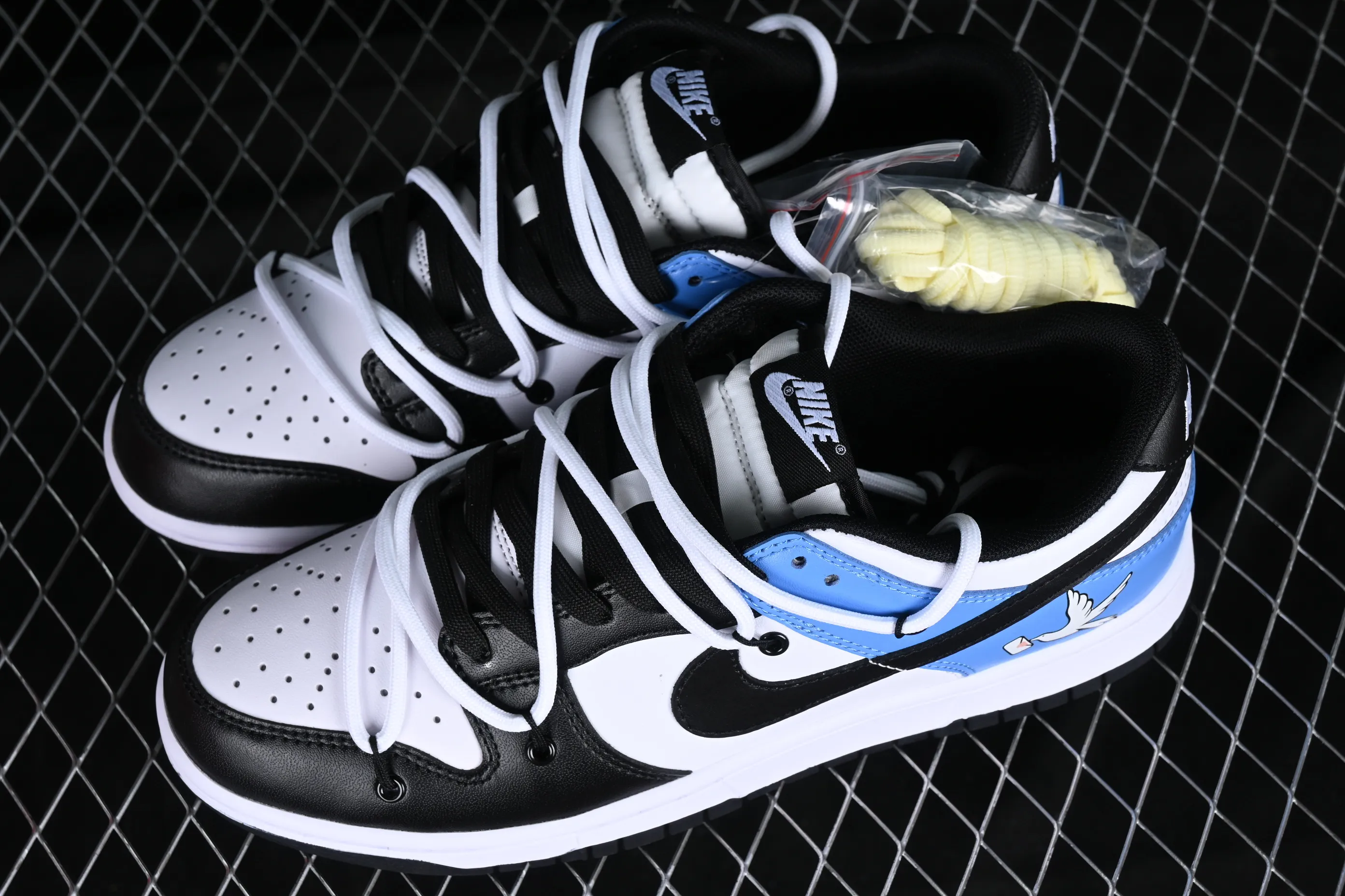 All Categories Nk SB Dunk Series Nk SB Dunk Low Low-top Sneakers Nk Dunk Low Peace Dove Customized version of deconstructed strap casual sneakers DD1391-100